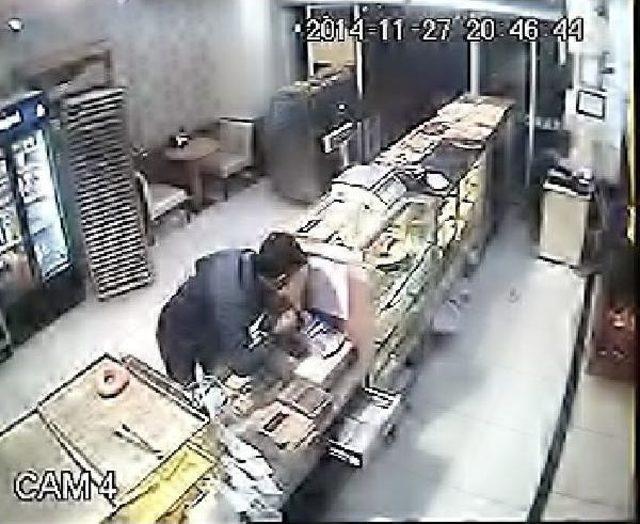 Ş&uuml;pheliyi &Ccedil;ay Bardağındaki Parmak İzi Yakalattı 1