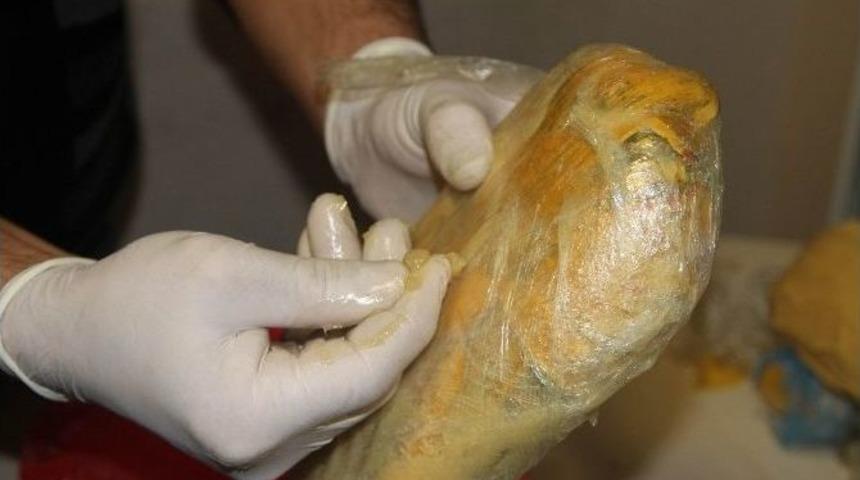 Narkotik K&ouml;peği Kokmasın Diye Gres Yağı S&uuml;r&uuml;len Esrarı Bulmayı Başardı