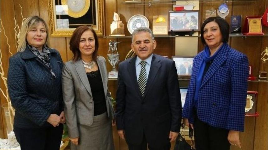 Başkan &Ccedil;elik, "semt Konağı Mahalleye Renk Katacak"