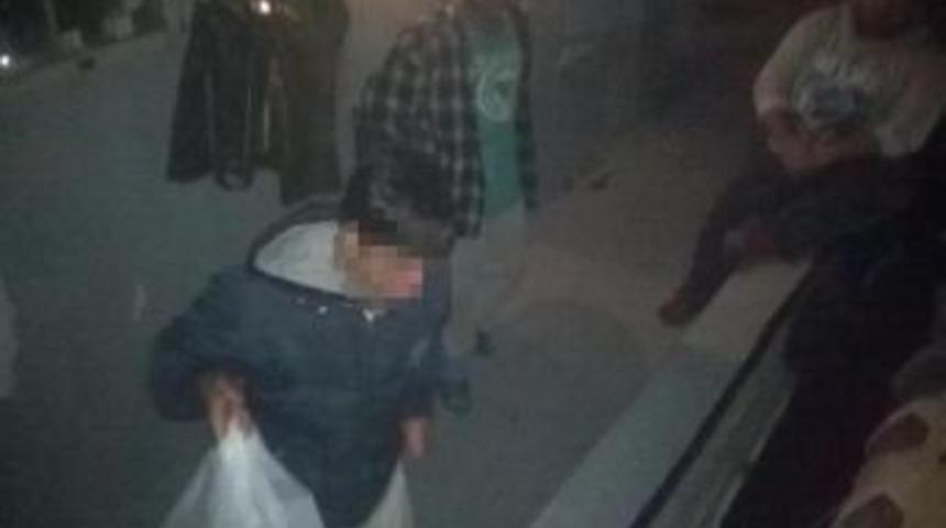 13 Yaşındaki &Ccedil;ocuğa İnsan Ka&ccedil;ak&ccedil;ılığı Su&ccedil;laması