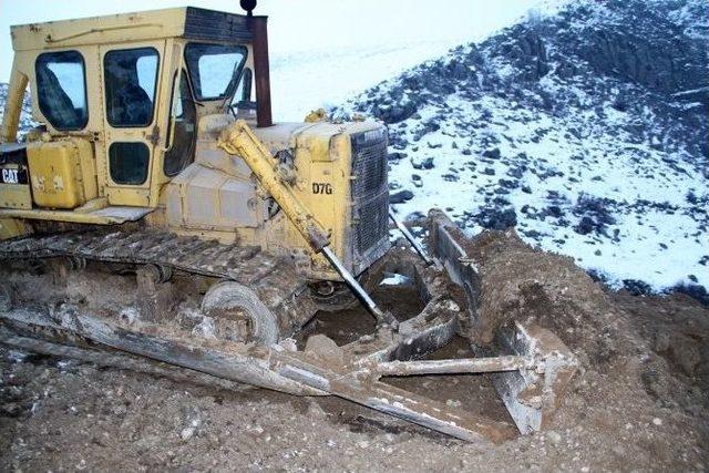 Kar Kış Demeden Yayla Yolları Yapılıyor 1