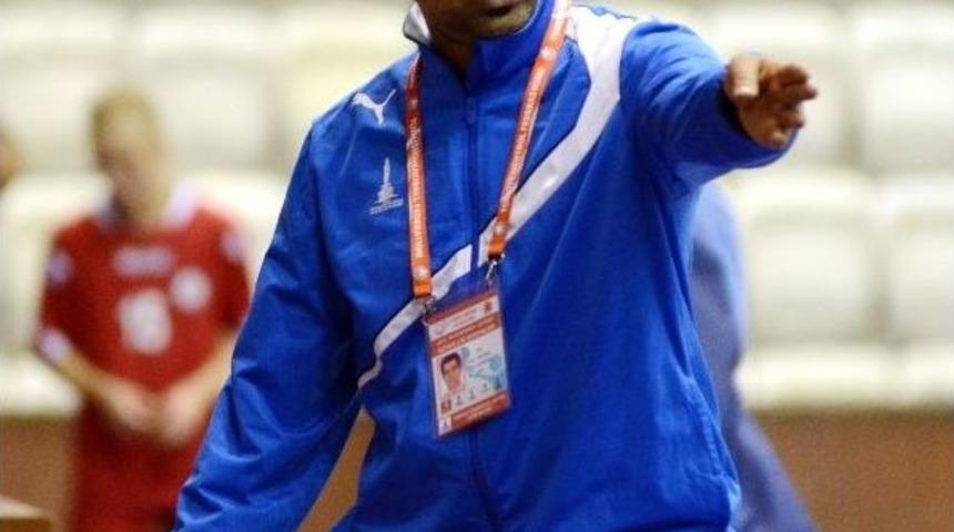 İzmirli Hentbolculara 4 &Ouml;d&uuml;l Birden