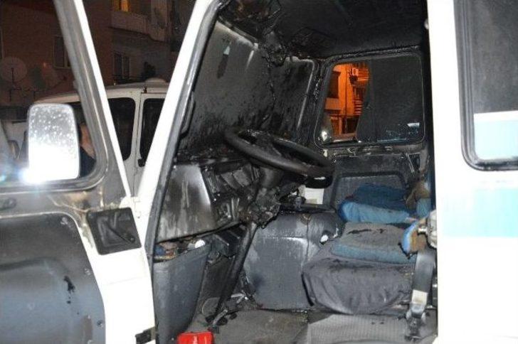 Manisa’da Boş Minibüste Yangın Çıktı