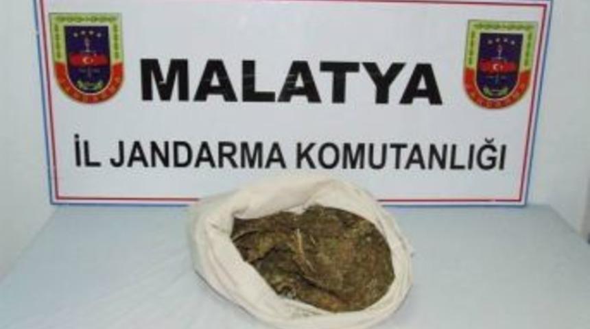 Otomobilde Esrar Ele Ge&ccedil;irildi