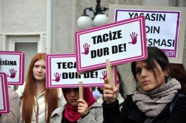Ktü'lü Kız Öğrencilerden Taciz Olaylarını Protesto Eylemi