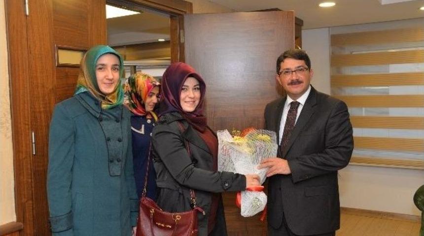 &Uuml;niversiteli &Ouml;ğrencilerden Başkan &Ccedil;elik&rsquo;e Teşekk&uuml;r