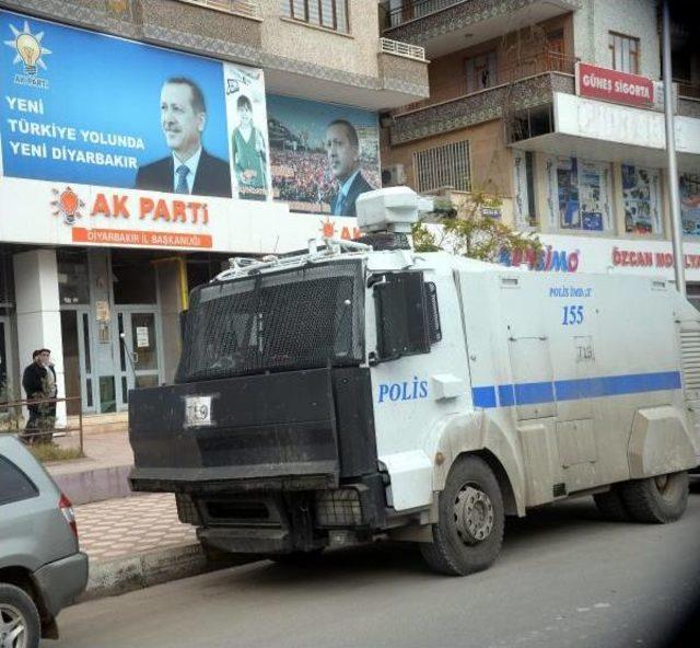 Diyarbakır Valiliği, Ak Parti Önünde Toplanmayı Yasakladı