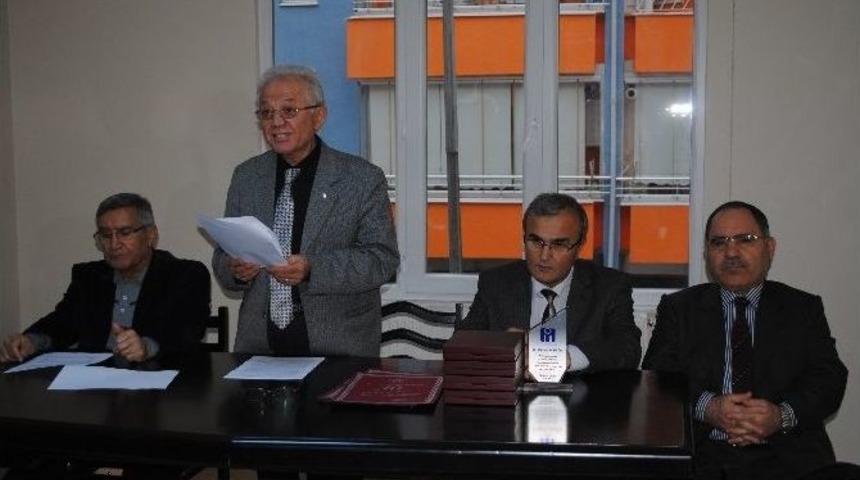Belediye Başkanının Heykelinin Dikilmesini Teklif Etti