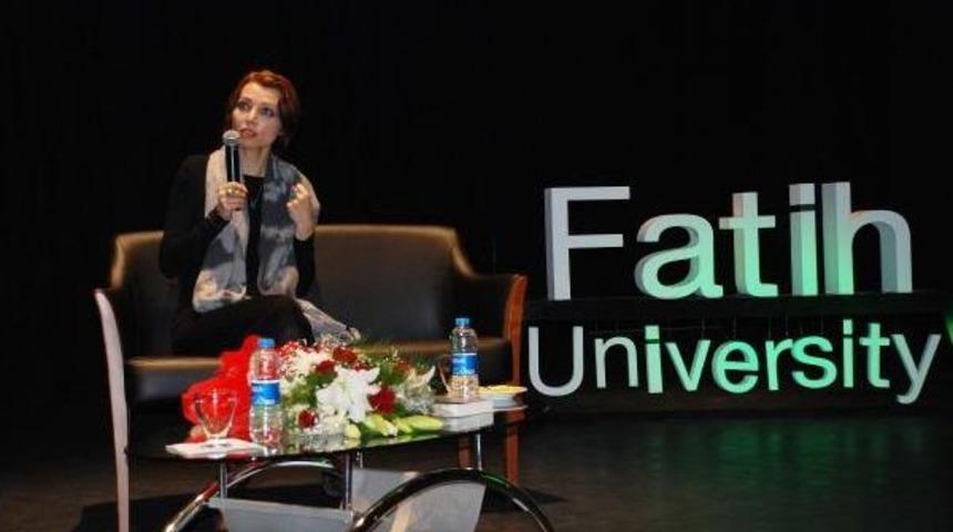 Elif Şafak Fatih &Uuml;niversitesi'nde &Ouml;ğrencilerle Buluştu