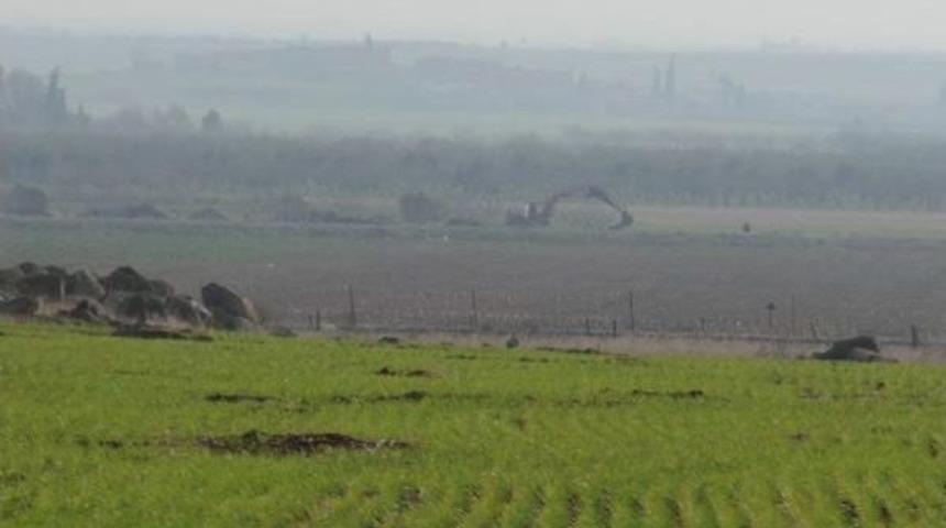 Sınırda Işid Mevzi, T&uuml;rk Askeri Hendek Kazmaya Başladı