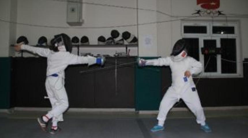 Minik Eskrimciler Sivas Yolcusu