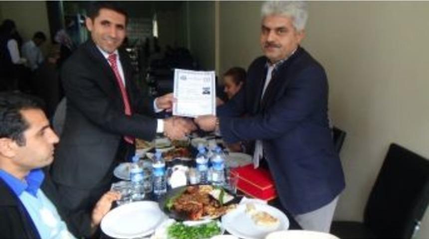 Kulp&rsquo;ta 18 Yıllık Memura Veda Yemeği