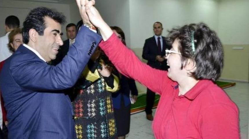 Vali İle '&ccedil;ak' Yaptı