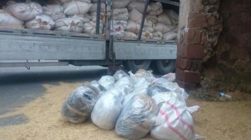 Tır'da Saman Balyaları Arasından 156 Kilo Esrar