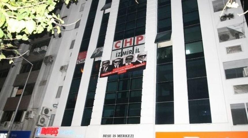 Aydın&rsquo;da Gerginliğe Yola A&ccedil;an Pankart, İzmir Chp İl Binasına Asıldı