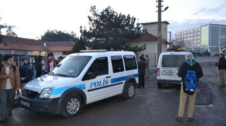 Kazan Dairesi G&ouml;revlisi Okulda İntihar Etti