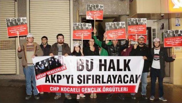 Chp Kocaeli İl Binasına Asılan 4 Eski Bakanın Fotoğrafının Bulunduğu Pankart Mahkeme Kararıyla İndirildi