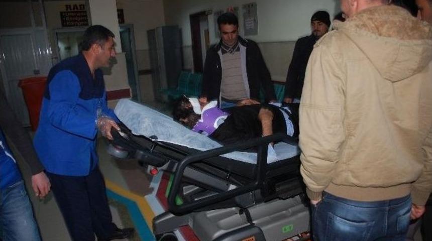 Otomobil Şarampole Yuvarlandı: 1 &Ouml;l&uuml;, 1 Yaralı