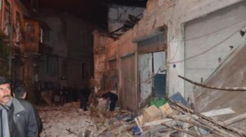 Spot&ccedil;u Mağazasının İki Katlı Deposu &Ccedil;&ouml;kt&uuml;