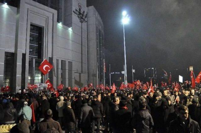 Ekrem Dumanlı'nın Avukatı Adliye Önünde Açıklama Yaptı