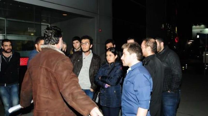 Chp Binasına Asılan İkinci Pankart Da İndirildi