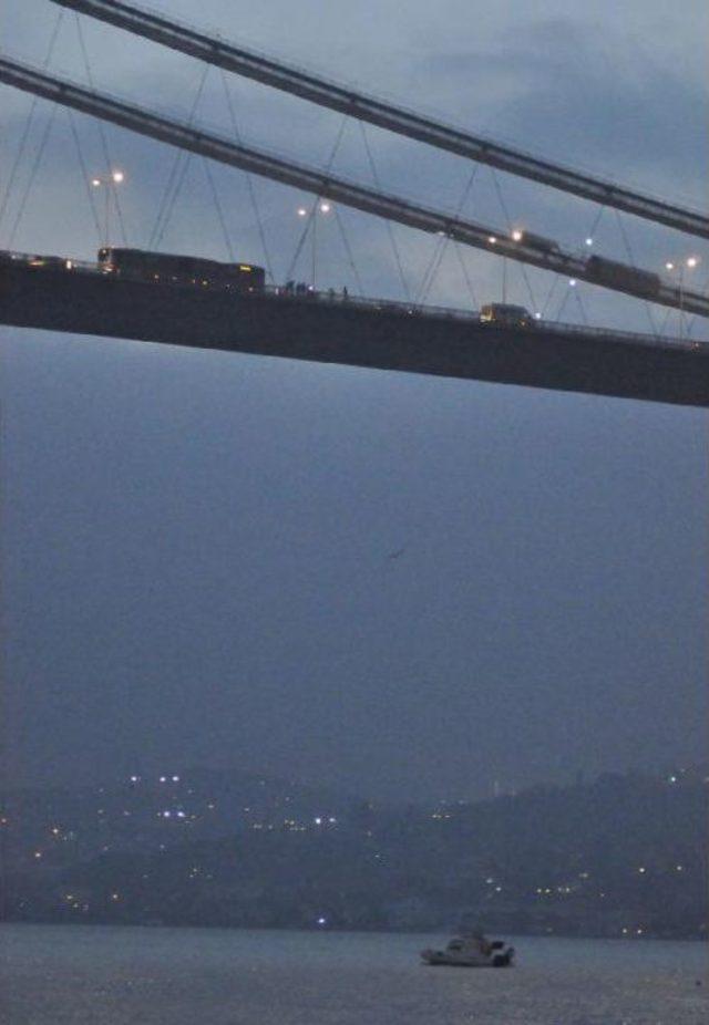 K&ouml;pr&uuml;deki İntihar Girişimi trafiği fel&ccedil; etti 1