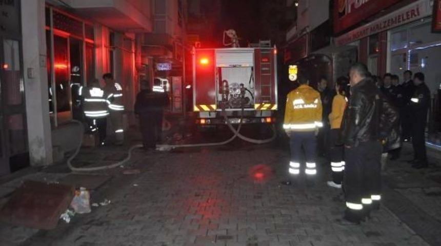 Yangında &Ouml;ld&uuml;