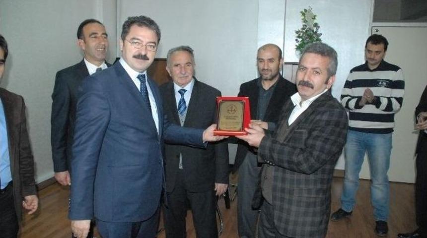 Tuşba İl&ccedil;e Milli Eğitim M&uuml;d&uuml;rl&uuml;ğ&uuml;&rsquo;nde &ldquo;120 Kahraman &Ccedil;ocuk Adına 30 Bin Kaynak Kitap Dağıtımı&rdquo; Kampanyası Yapıldı