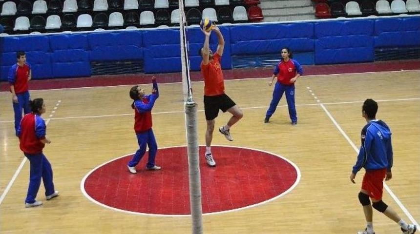 &Ouml;zel Sporcular, Ağabeyleriyle &Ouml;zel Ma&ccedil; Yaptı