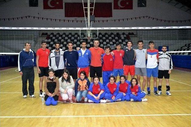 Özel Sporcular, Ağabeyleriyle Özel Maç Yaptı