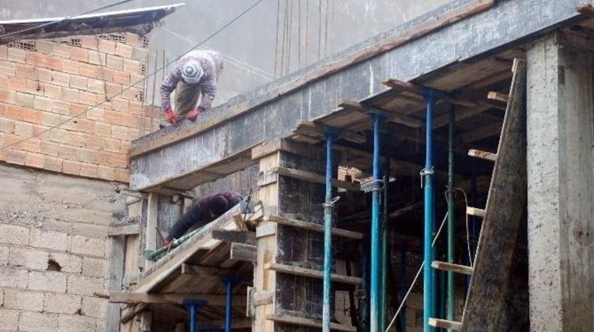 İnşaat İş&ccedil;isi Y&uuml;rekleri Ağza Getirdi