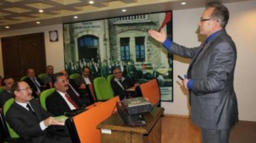 Toroslar&rsquo;da Hizmet İ&ccedil;i Eğitim Seminerleri S&uuml;r&uuml;yor