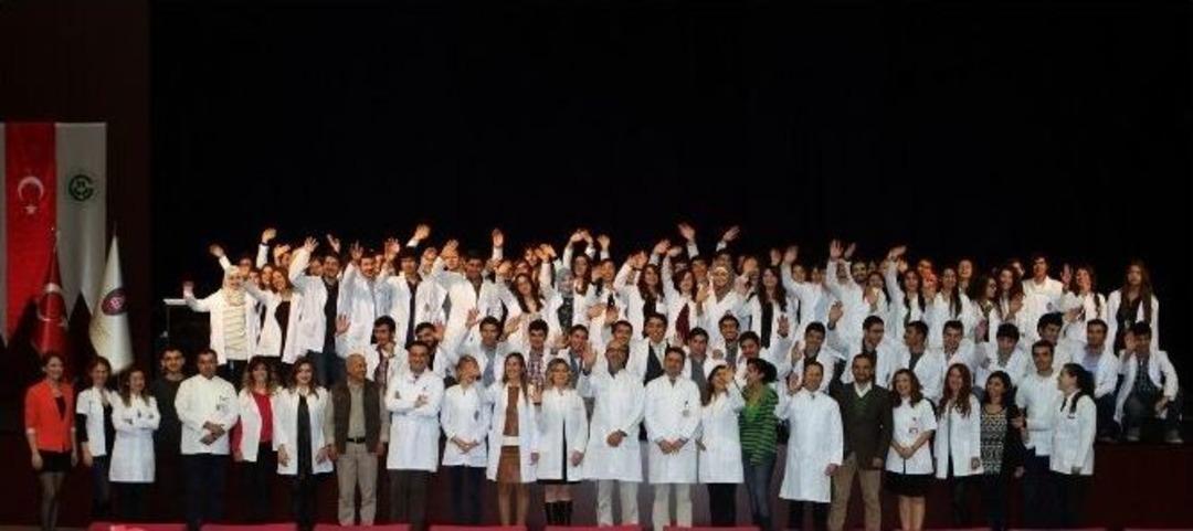 Geleceğin Diş Hekimleri &Ouml;nl&uuml;k Giydi