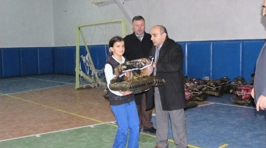 Azdavay İmam Hatip Mezunları Derneği &Ouml;ğrencilere Destek Olmaya Devam Ediyor