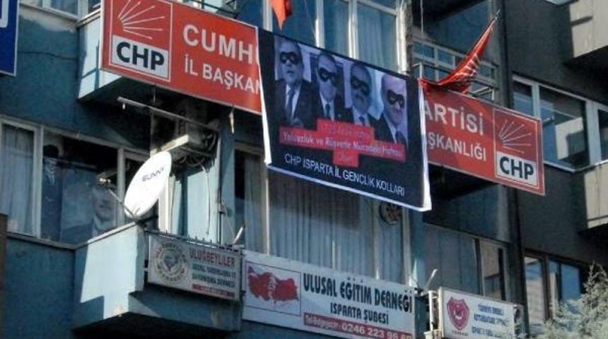 Chp Binasına Asılan Pankart, Savcılık Talimatıyla İndirildi