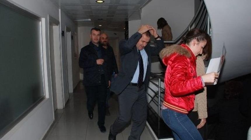 İzmit Belediyesi&rsquo;nde Deprem Tatbikatı Yapıldı