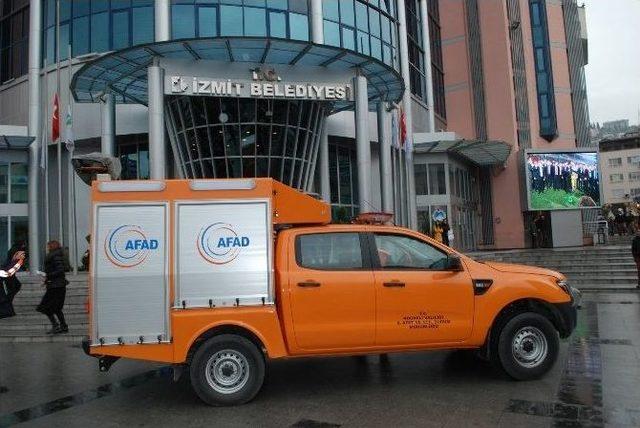 İzmit Belediyesi&rsquo;nde Deprem Tatbikatı Yapıldı 2