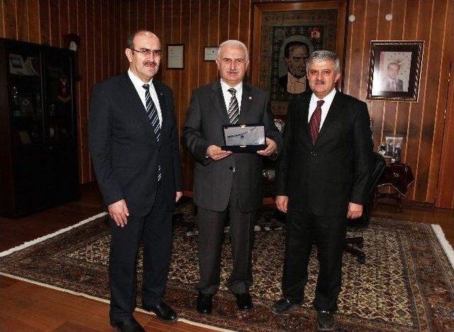 Atat&uuml;rk &Uuml;niversitesi Akts Etiketi &Ouml;d&uuml;l&uuml;n&uuml; Aldı 1