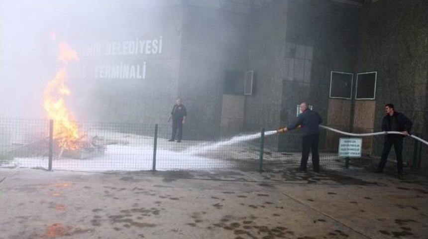 Otob&uuml;s Terminali&rsquo;ndeki Tatbikat Ger&ccedil;eğini Aratmadı