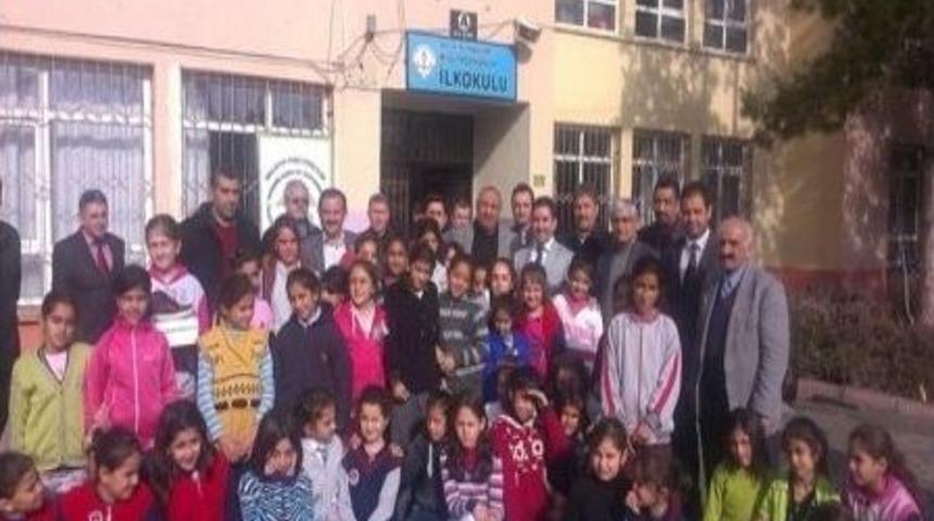 &Ouml;ğrencilere Ayakkabı Yardımı