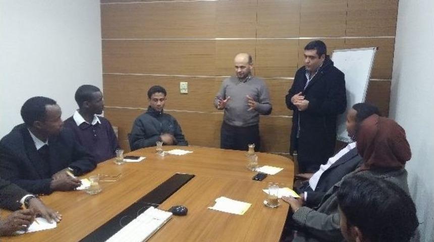 Mogadişhu &Uuml;niversitesi Radyosu Personeline Eğitim