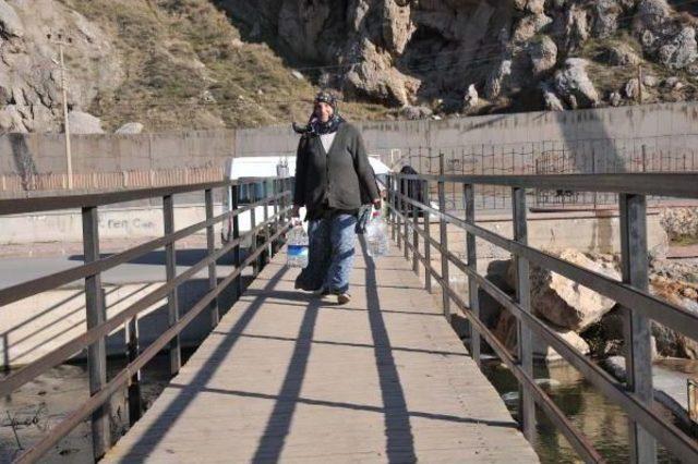 Yardıma Muhta&ccedil; Kadının Elektrik Ve Suyu Kesildi 2