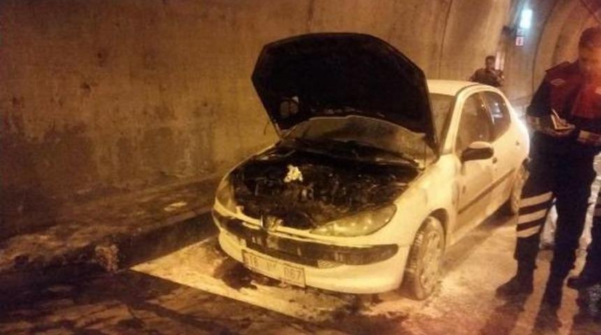 Bolu Dağı T&uuml;neli'nde Otomobil Yandı
