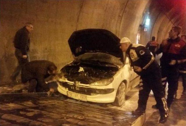 Bolu Dağı Tüneli'nde Otomobil Yandı