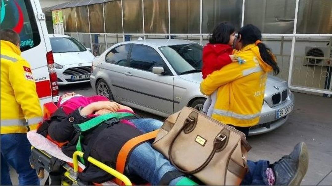 Ters Y&ouml;ne Giren Otomobil Halk Otob&uuml;s&uuml; İle &Ccedil;arpıştı: 2 Yaralı