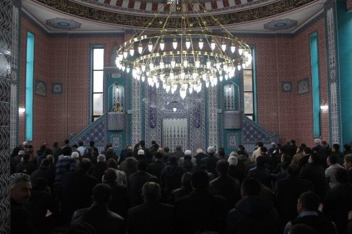 Cami A&ccedil;ılışında &Uuml;&ccedil;&uuml;nc&uuml; Cami S&uuml;rprizi