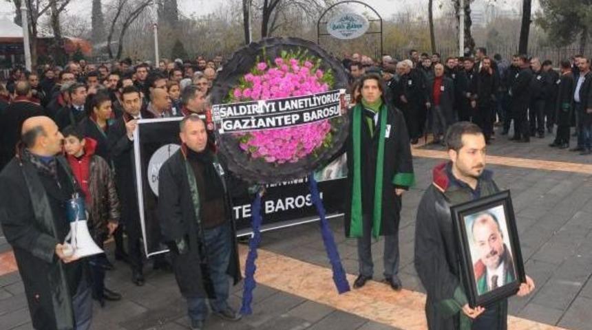 Gaziantep'te Avukatlardan Y&uuml;r&uuml;y&uuml;ş