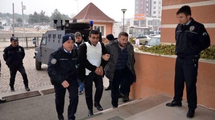 Adliye &Ouml;n&uuml;nde İşlenen Cinayete M&uuml;ebbet Cezası