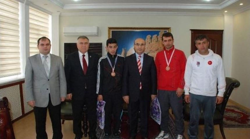 Boks Şampiyonları&rsquo;ndan Vali Mahmut Demirtaş&rsquo;a Ziyaret
