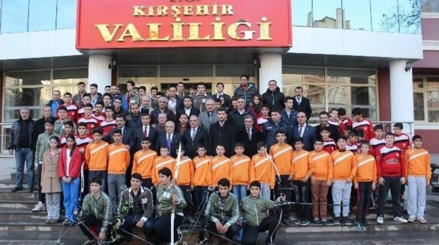 Kırşehir Valisinden Sporculara Obezite Ve Milli İ&ccedil;ecek Uyarısı